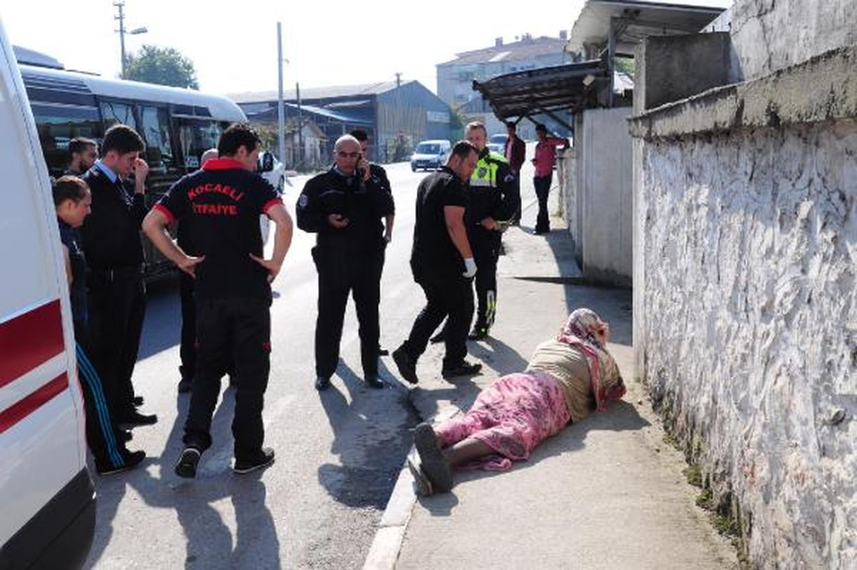 İş Bulamadı, Kadın Kıyafetleri Giyerek Sokağa Çıktı