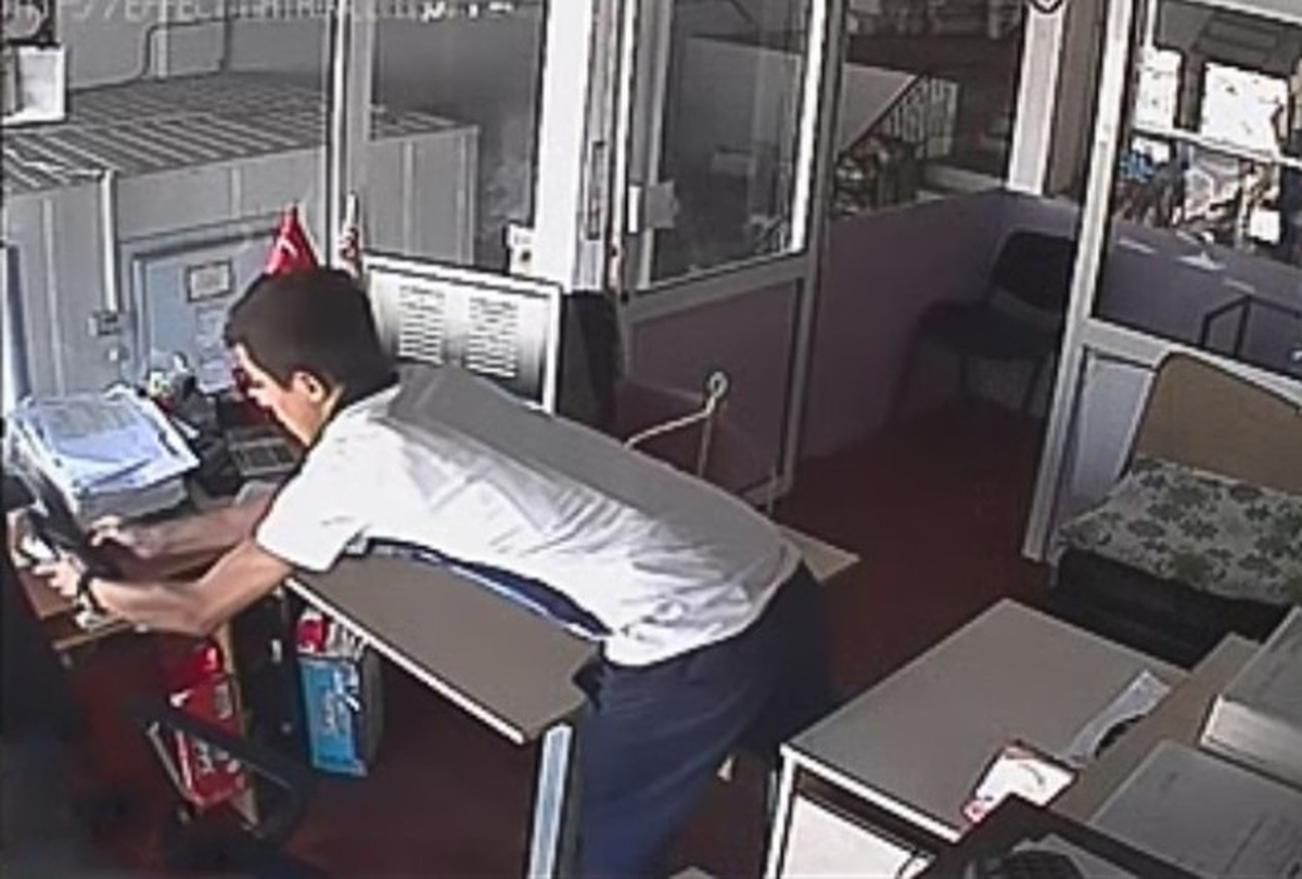 İş Yerine Kamera Taktırdı, 2 Saat Sonra Cüzdanı Çalındı