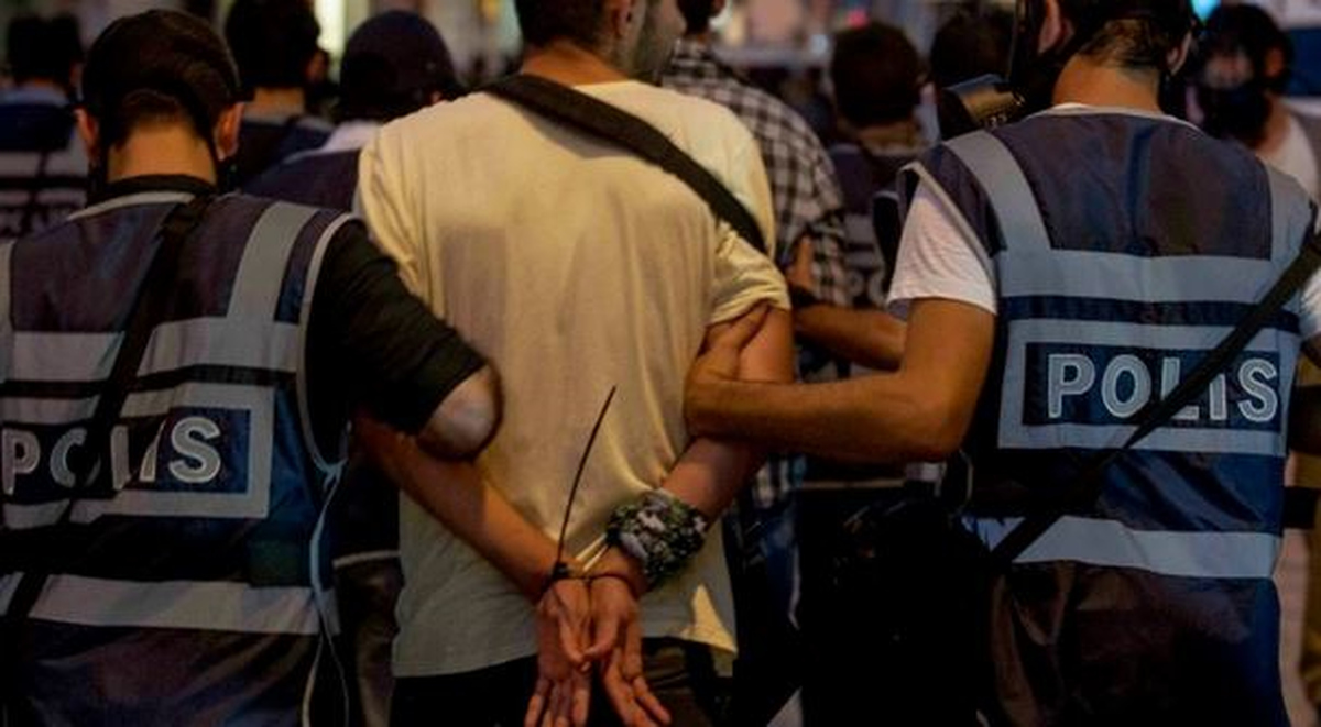 Işid\'i Protesto İçin Yol Kapattılar