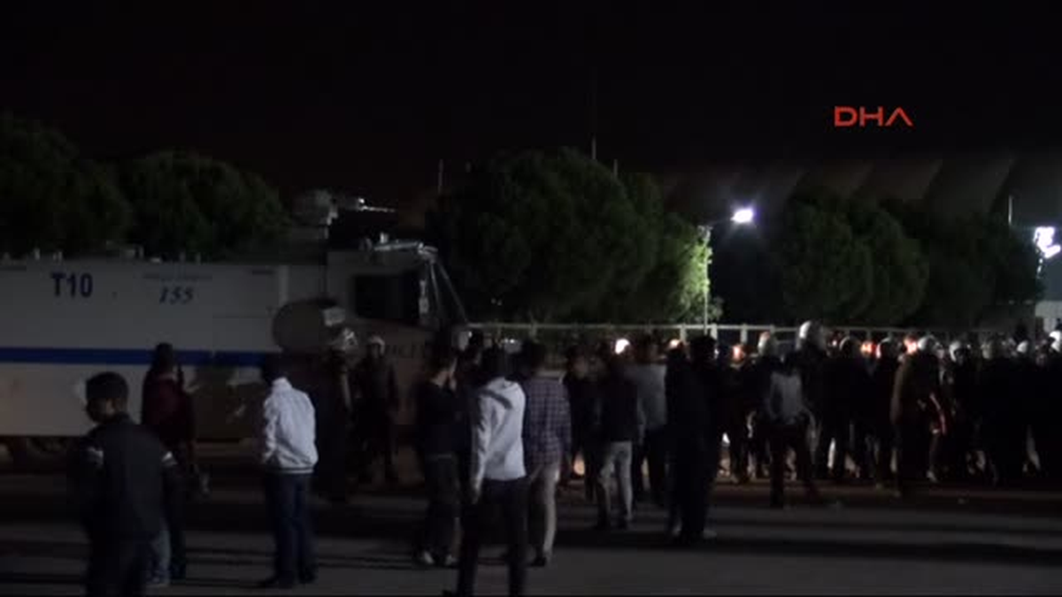 İzmir Derbisinde Olaylar Çıktı: 33 Gözaltı