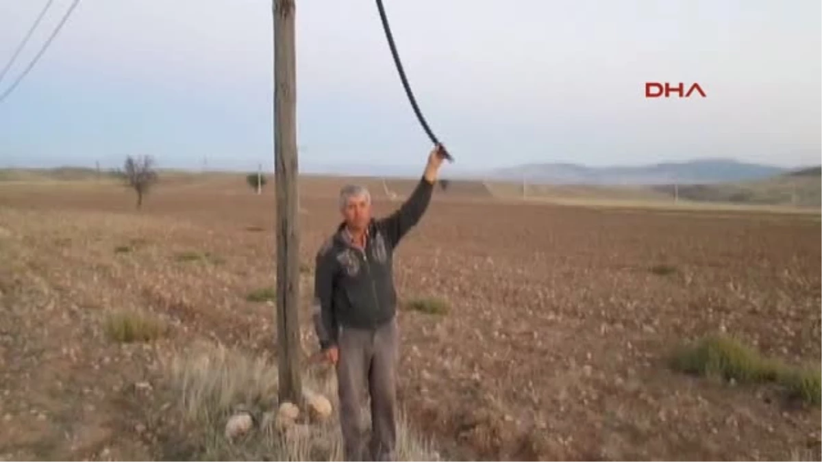 Kablolar Kesildi Köylü Telefonsuz Kaldı