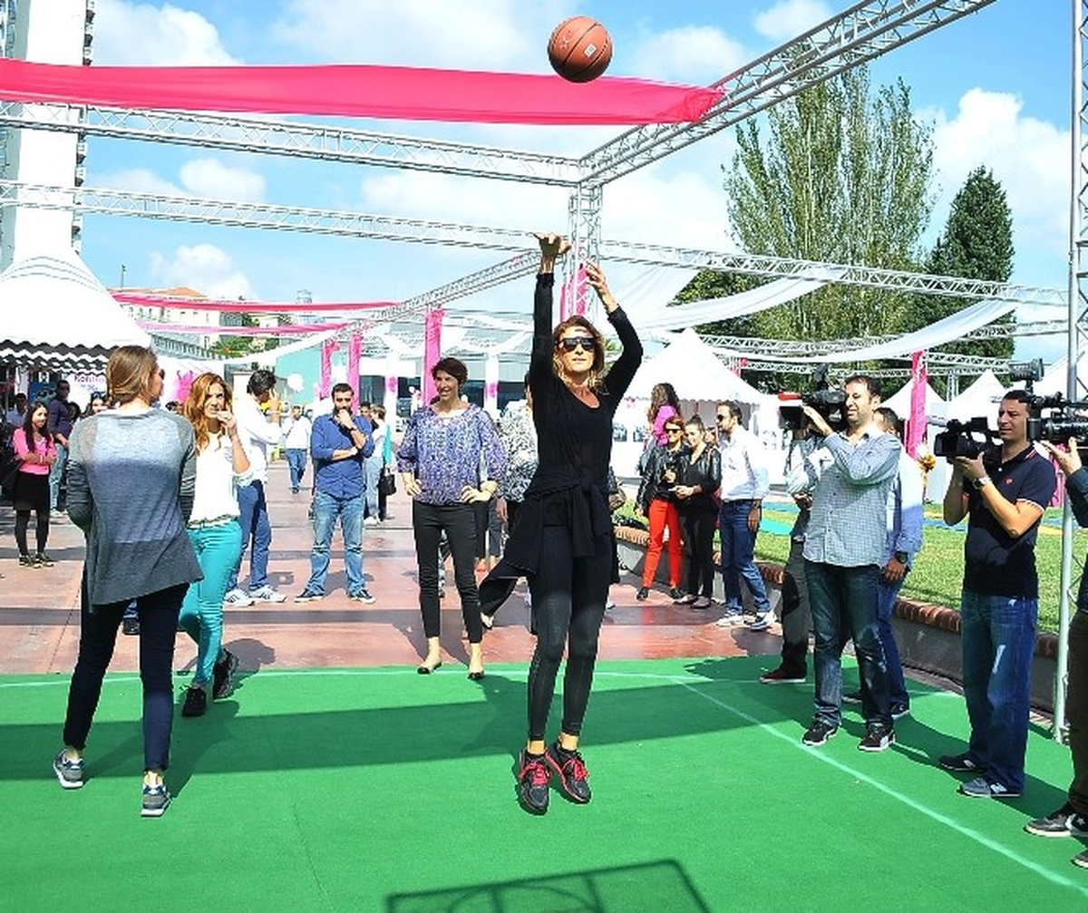 Kadın Basketbolculardan Anlamlı Basket