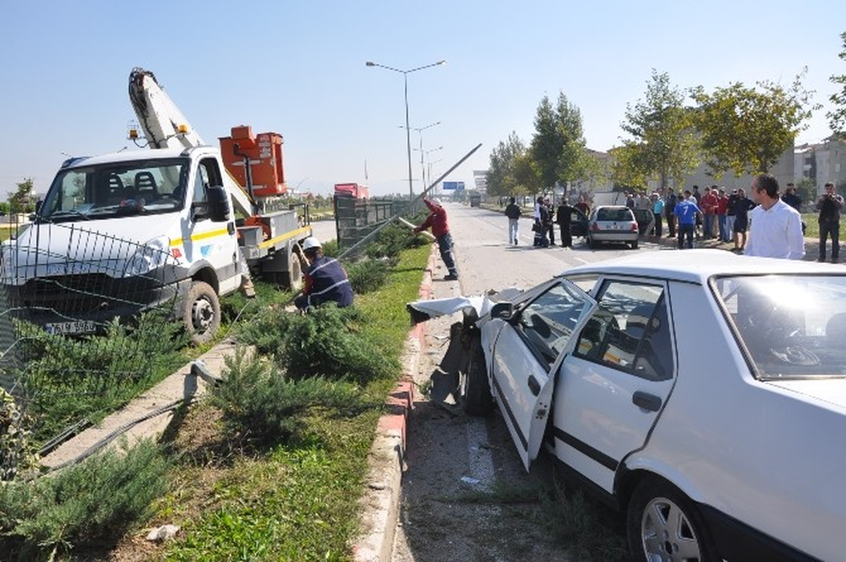 İnegöl\'de Kazadan Yara Almadan Kurtulan Çocuk Göz Yaşlarına Boğuldu
