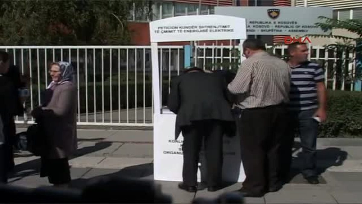 Kosova\'da Elektrik Zammına 34 Bin Kişi Tepki Gösterdi