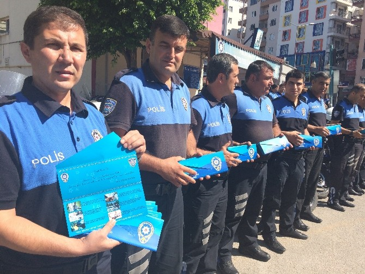Mersin Emniyeti\'nden Uyarıcı Bayram Kutlaması