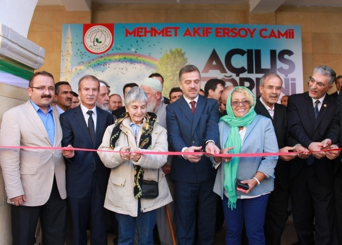 Milli Şairin İsminin Verildiği Camiyi Torunu Açtı