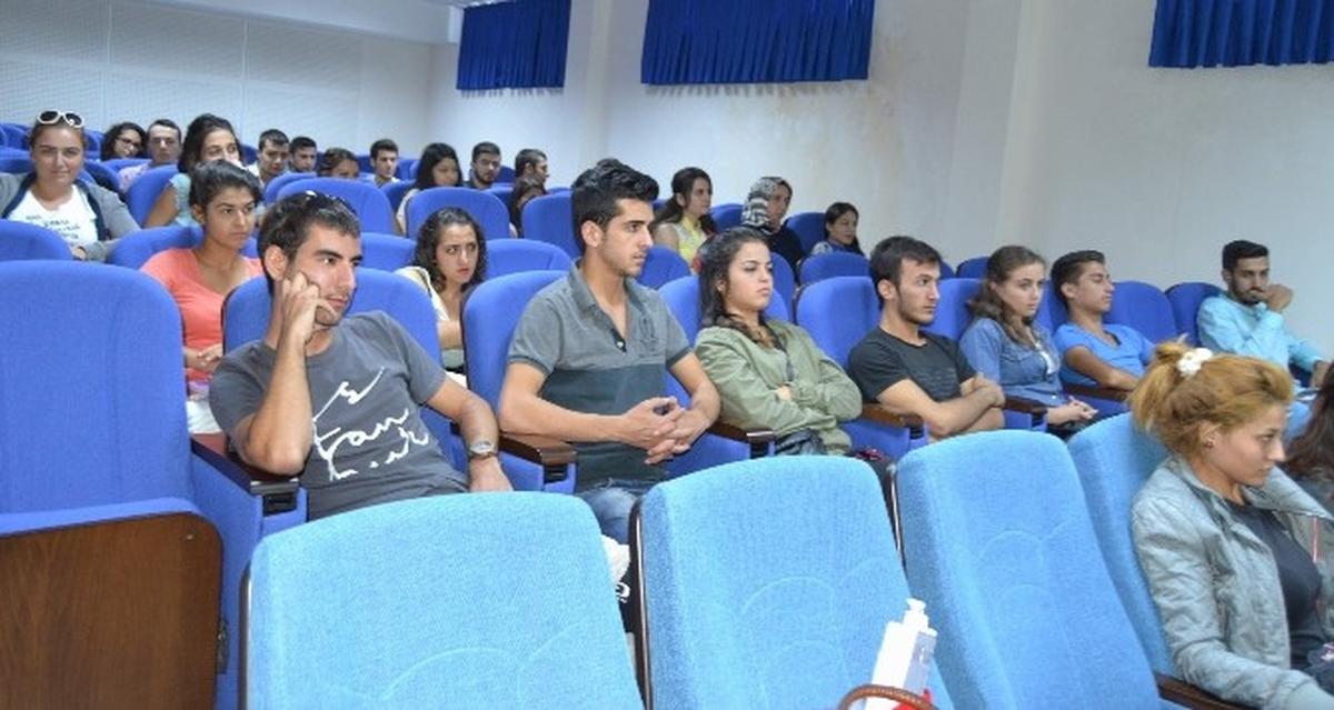 Öğrencilere "Etkili Özgeçmiş Hazırlama ve Mülakat Teknikleri" Semineri
