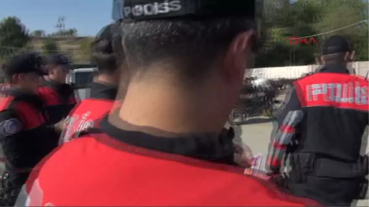 Polis, Kurban Pazarında Uyarı Broşürleri Dağıttı