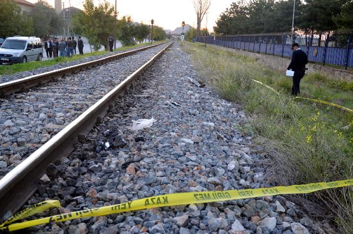 Afyonkarahisar'da 13 Yaşındaki Çocuk, Demiryolu Kenarında Ölü Bulundu