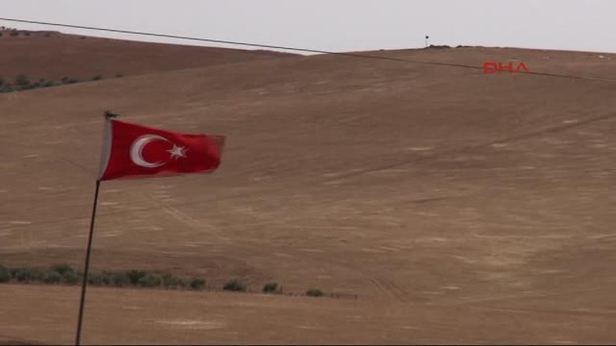 Şanlıurfa Işid Zorova Tepesi?ne Bayrağını Dikti
