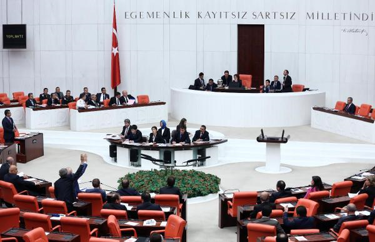 Tezkere Görüşmelerine Bahçekapılı\'nın Dil Sürçmesi Damga Vurdu