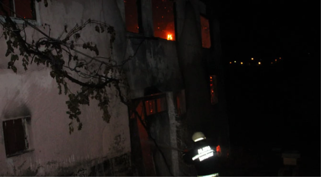 Zonguldak\'ta Ev Yangını: 1 Ölü