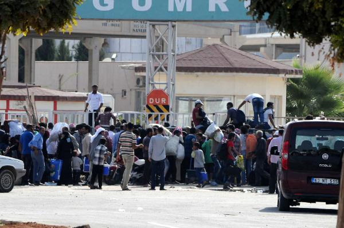 250 Suriyeli Ülkesine Gitmek İçin Sınırda Bekliyor (2)
