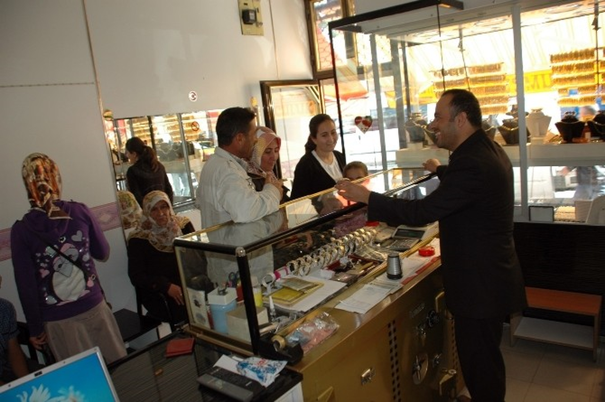 Adilcevaz\'da Kurban Bayramı Öncesi Alışveriş Telaşı
