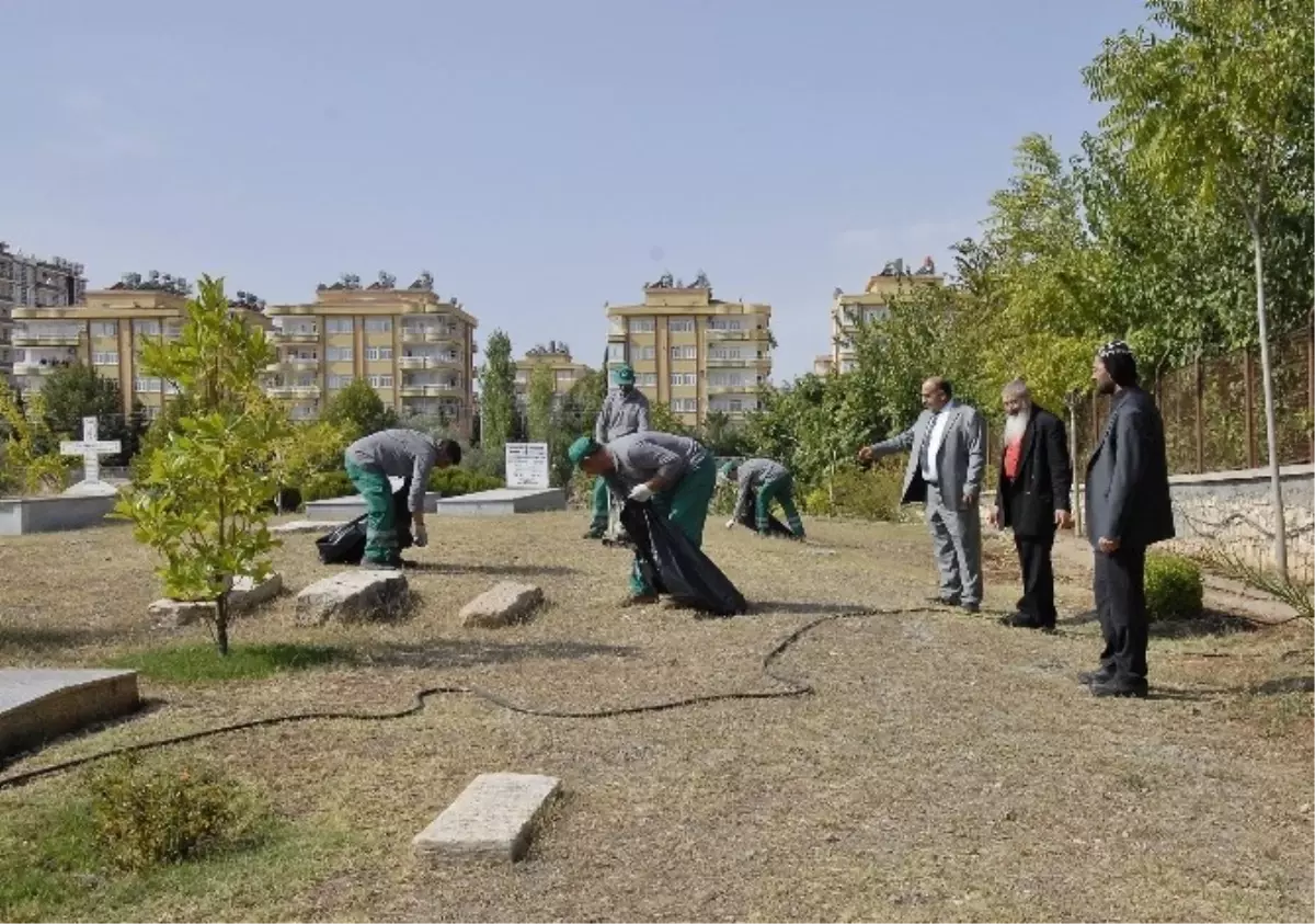 Adıyaman Belediyesi Süryani Mezarlığında Bakım Yaptı