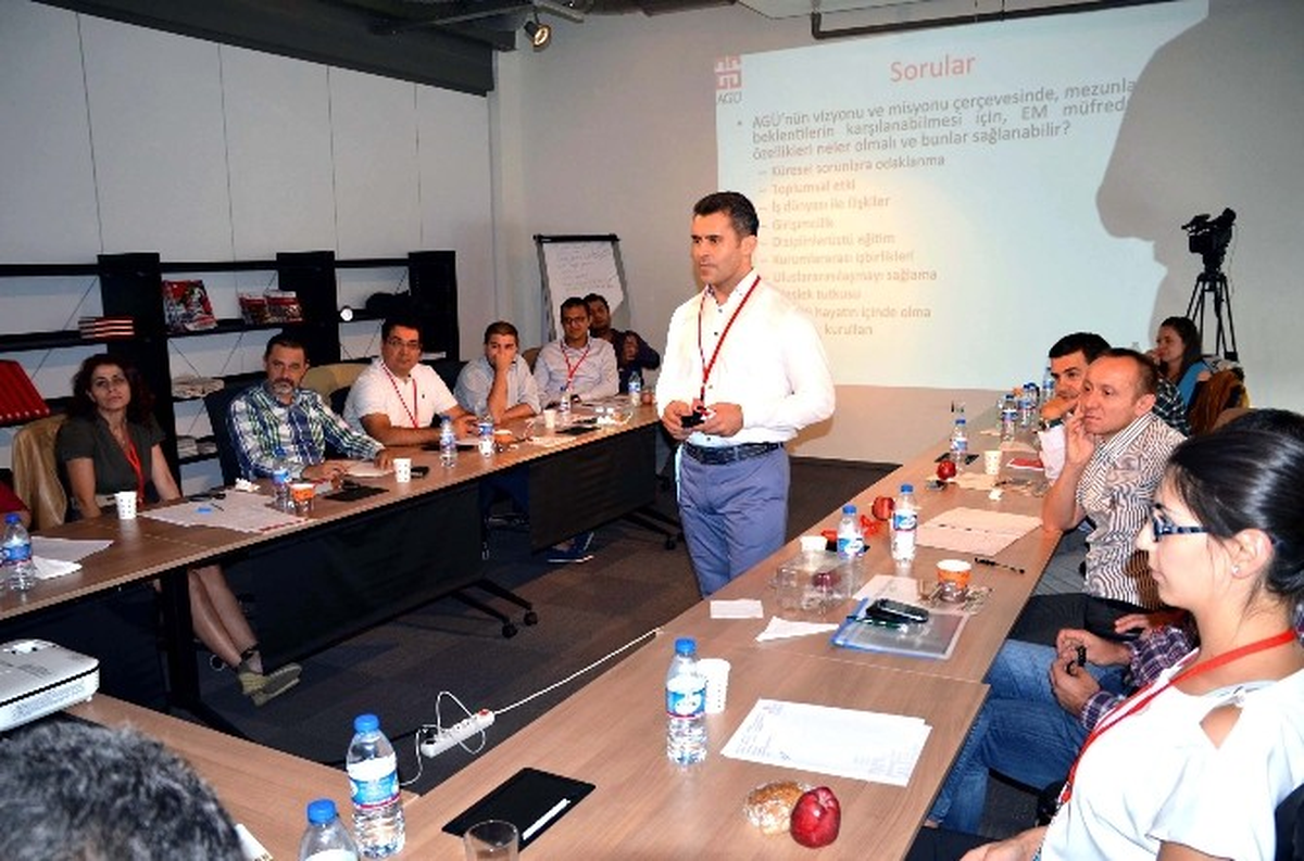 AGÜ, Bölümlerini Arama Konferanslarıyla Yapılandırıyor