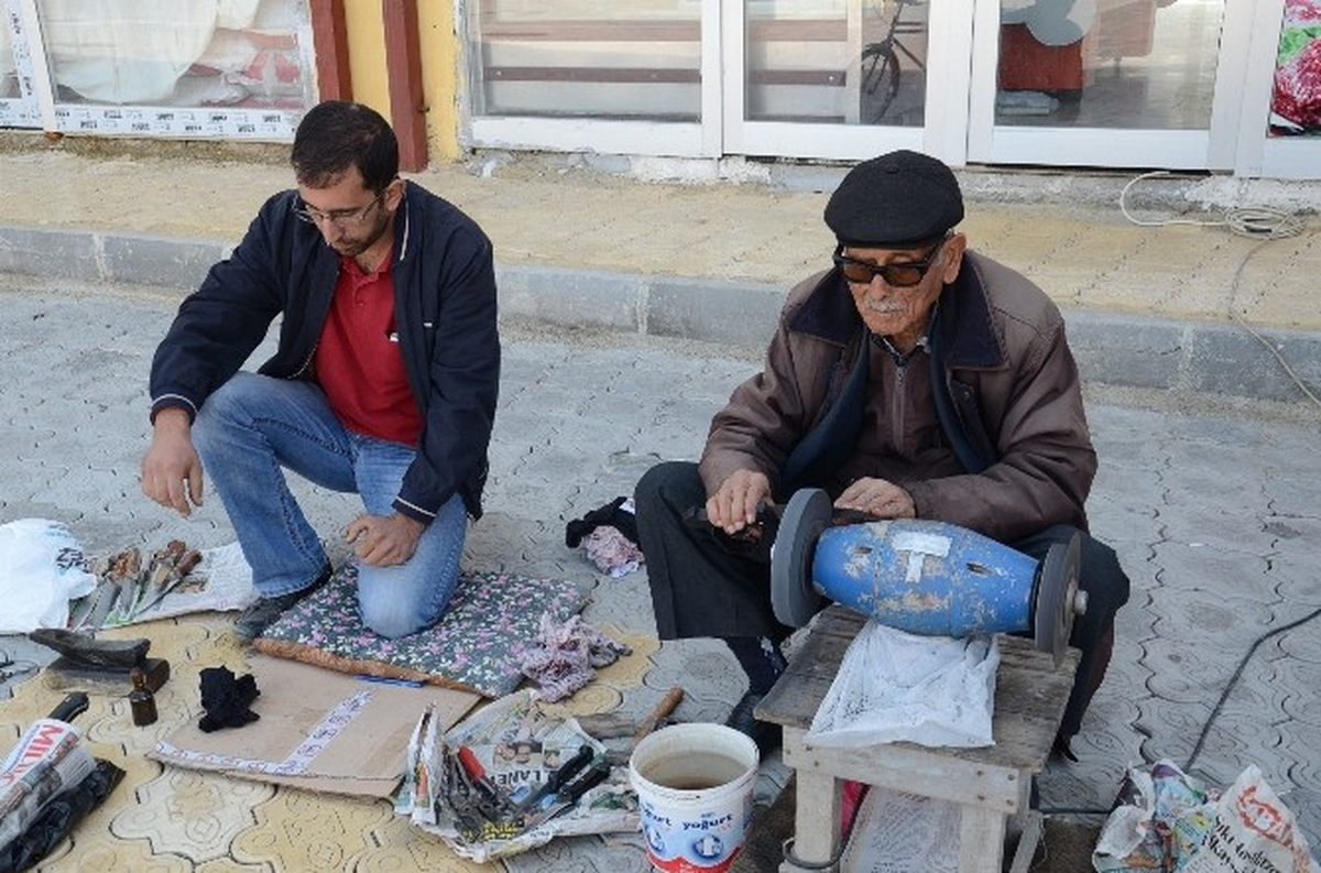Çarkçı Bekir Dede, 70 Yıldır Bu İşi Yapıyor