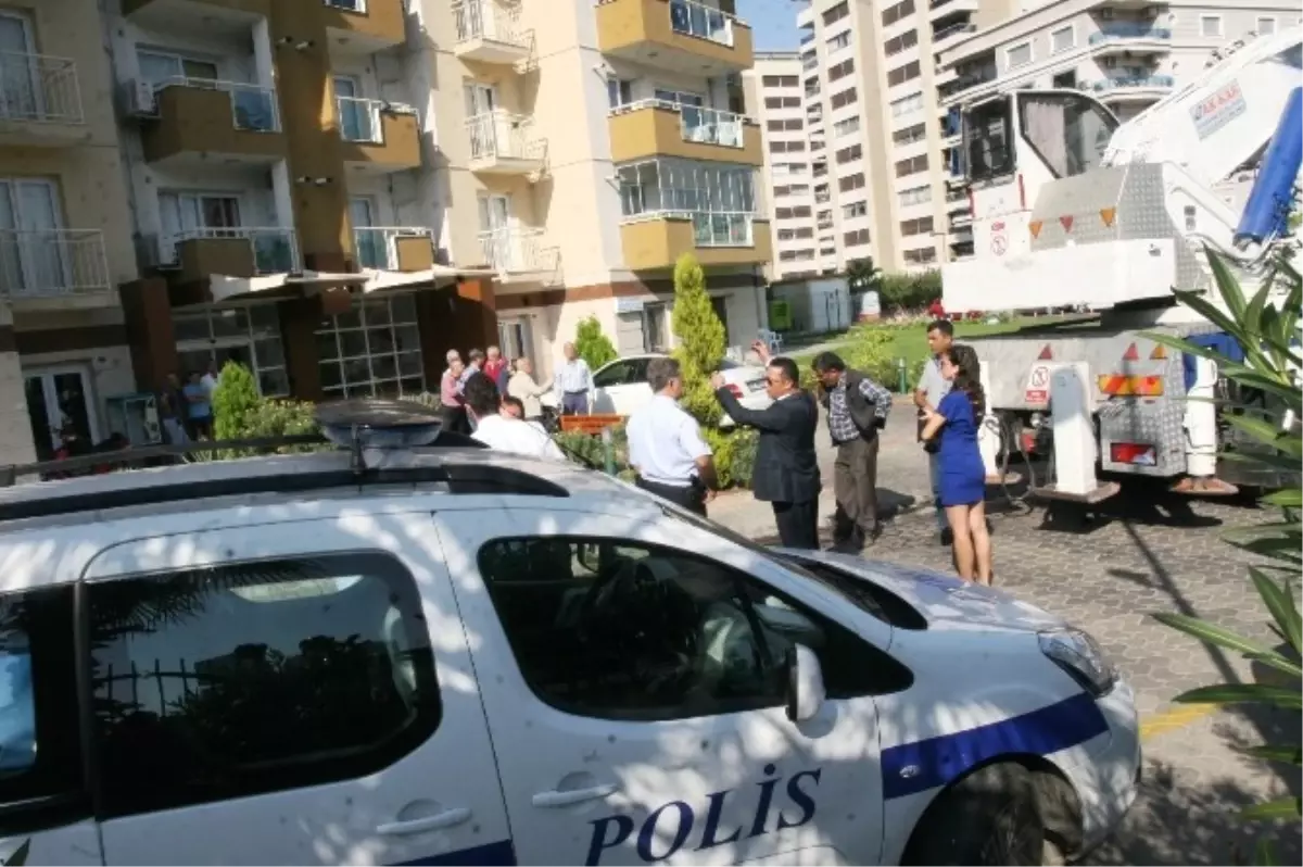 Çılgın Eyleme Polis Engeli