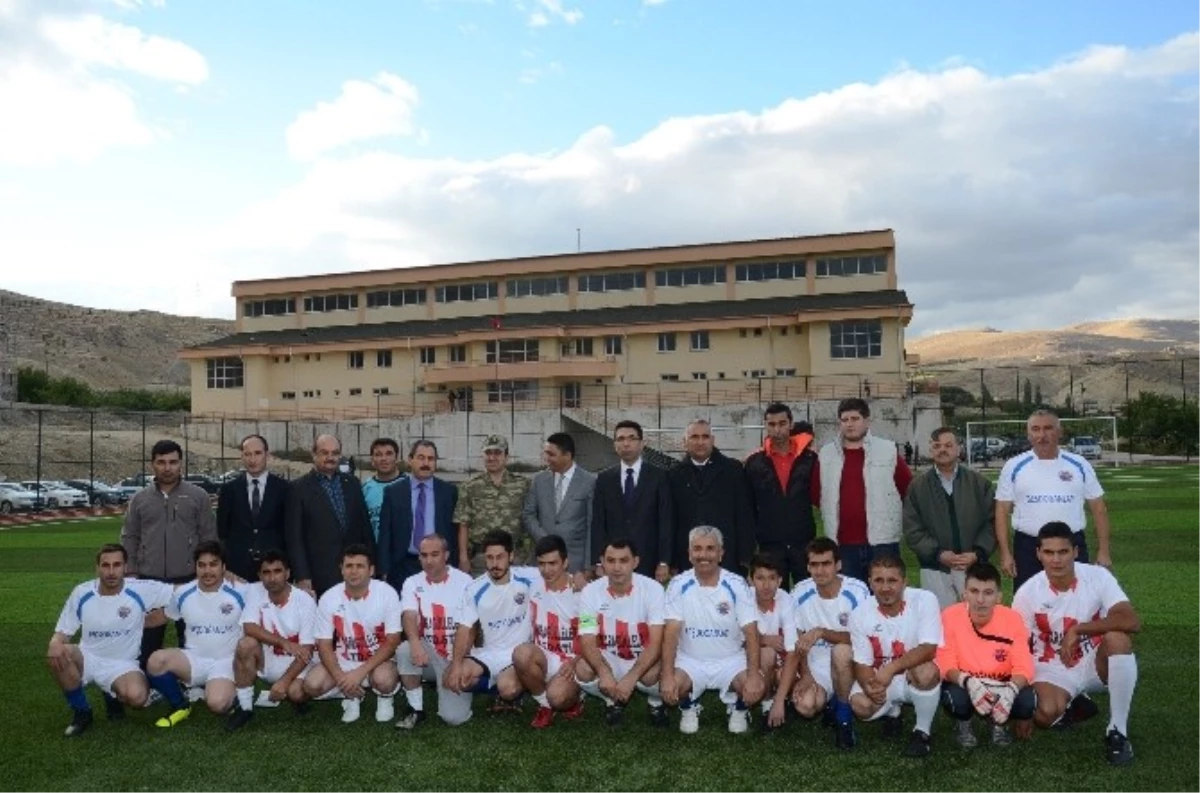 Darende\'de Kurumlar Arası Futbol Turnuvası Başladı