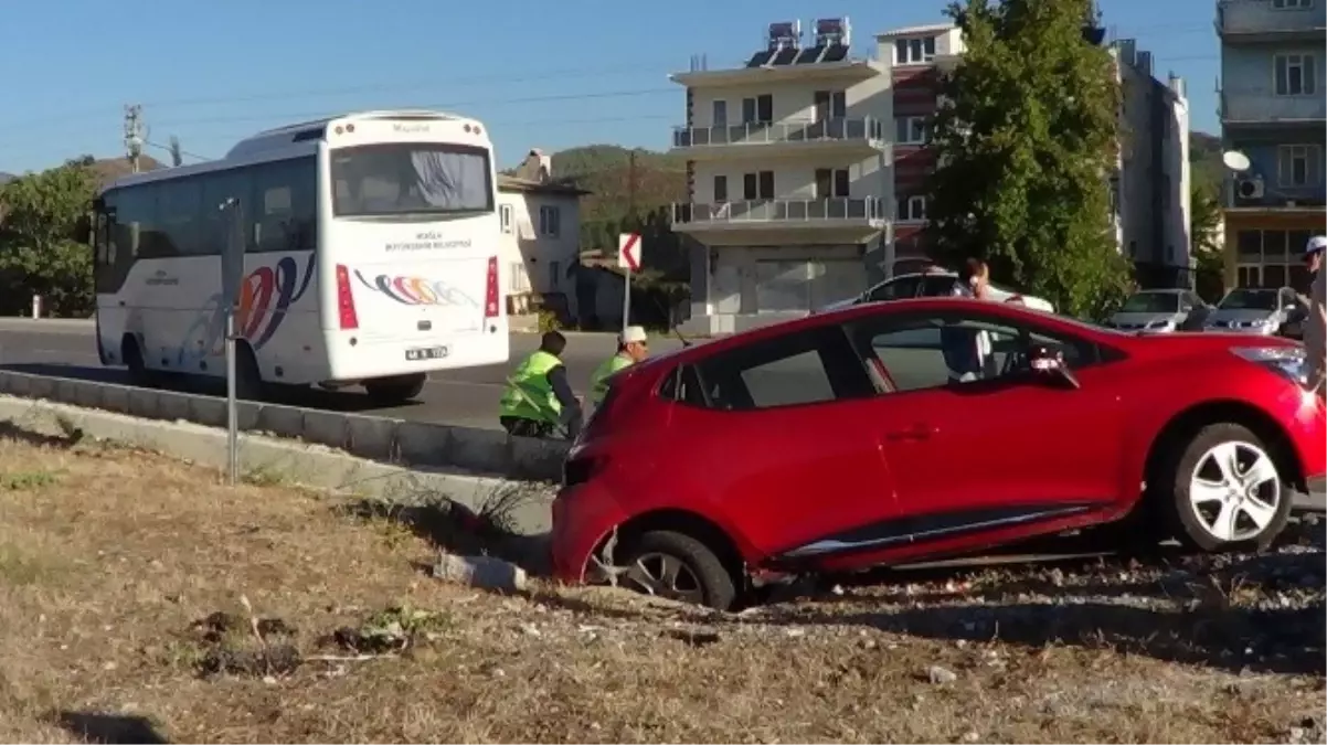 Fethiye\'de Otobüs Kazası Ucuz Atlatıldı