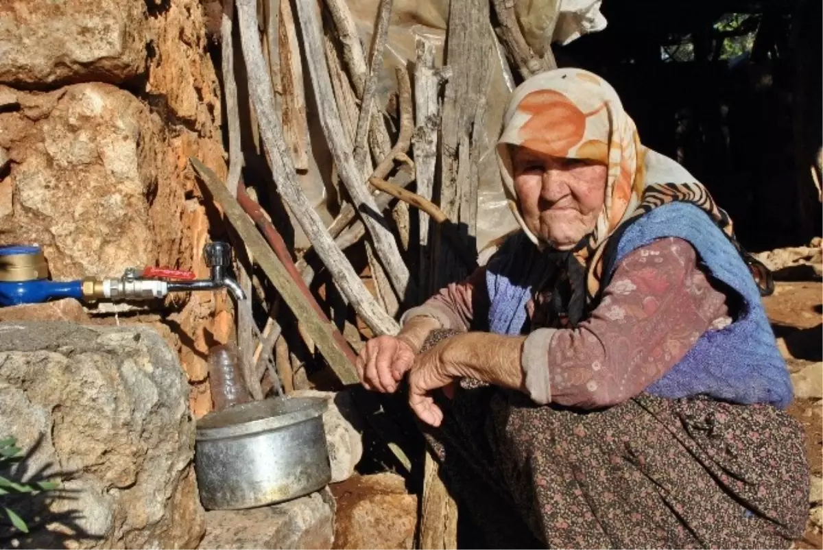 66 Yıl Önce Gelin Geldiği Evin Musluğundan İlk Kez Su Aktı