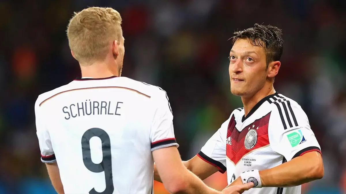 Schürrle\'den Mesut\'a Destek