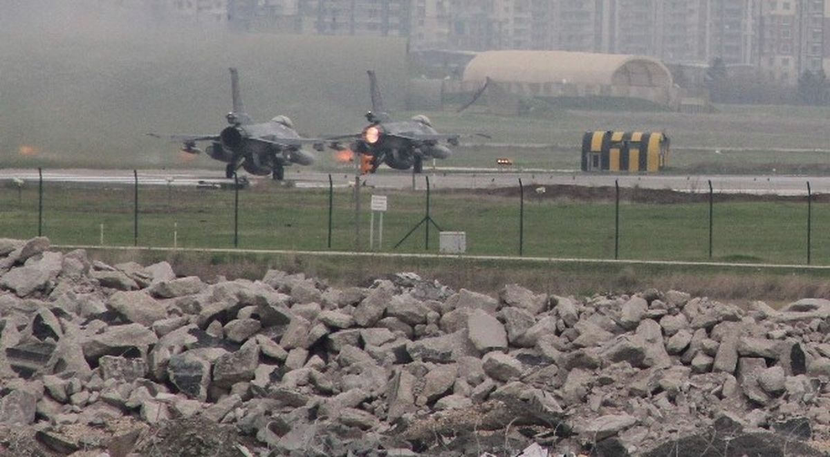 Türk Jetlerinin Tespit Ettiği Hedefler Obüs Toplarıyla Vuruluyor