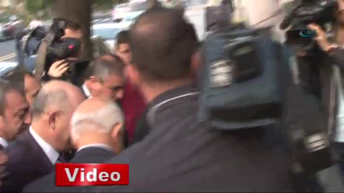Bahçeli'nin Elini Öpmek İçin Sıraya Girdiler