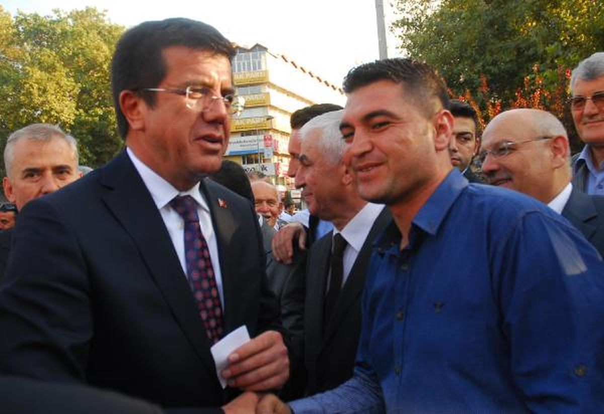 Bakan Zeybekci Fitch Ratings\'in Türkiye Notunu Değerlendirdi