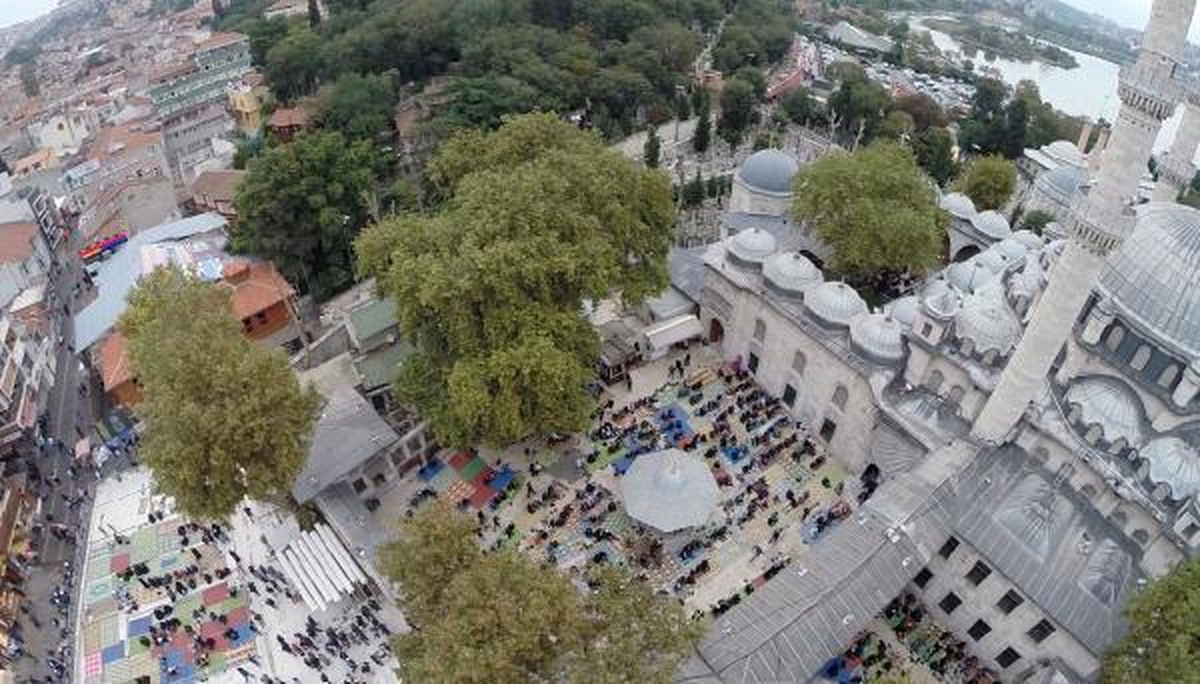 Bayram Namazında İstanbul\'un Camileri Doldu