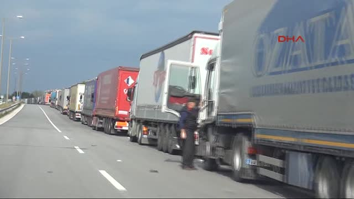 Edirne Tır Sürücüleri, Kuyrukta Bayramlaştı