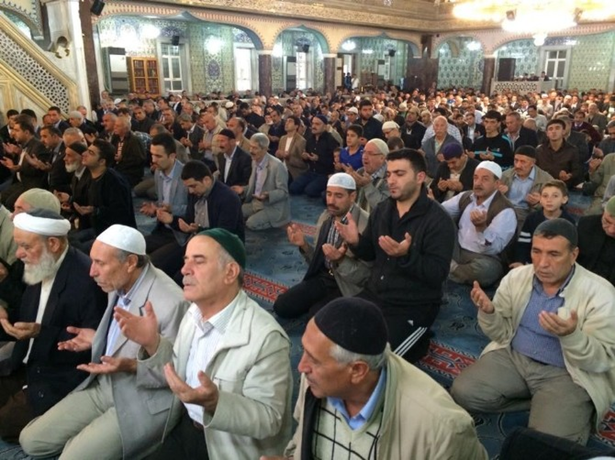 Elazığ\'da Bayram Sabahı Camiler Doldu Taştı