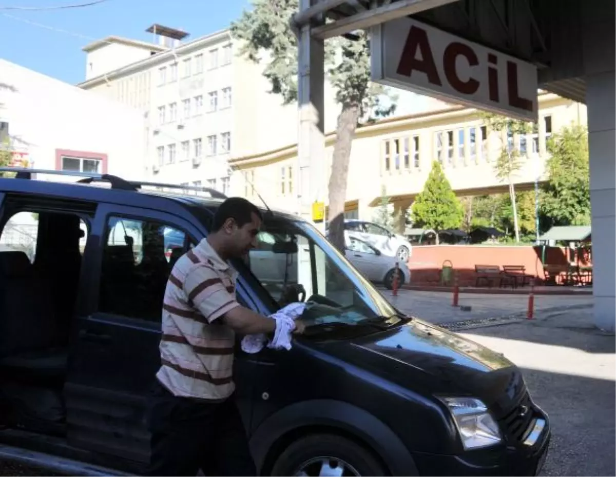 Gaziantep\'te Çocukların Gözü Önünde Kurban Kesimi