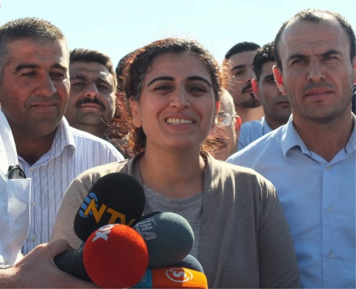 Hdp İstanbul Milletvekili Tuncel, Kobani\'yi Ziyaret Etti