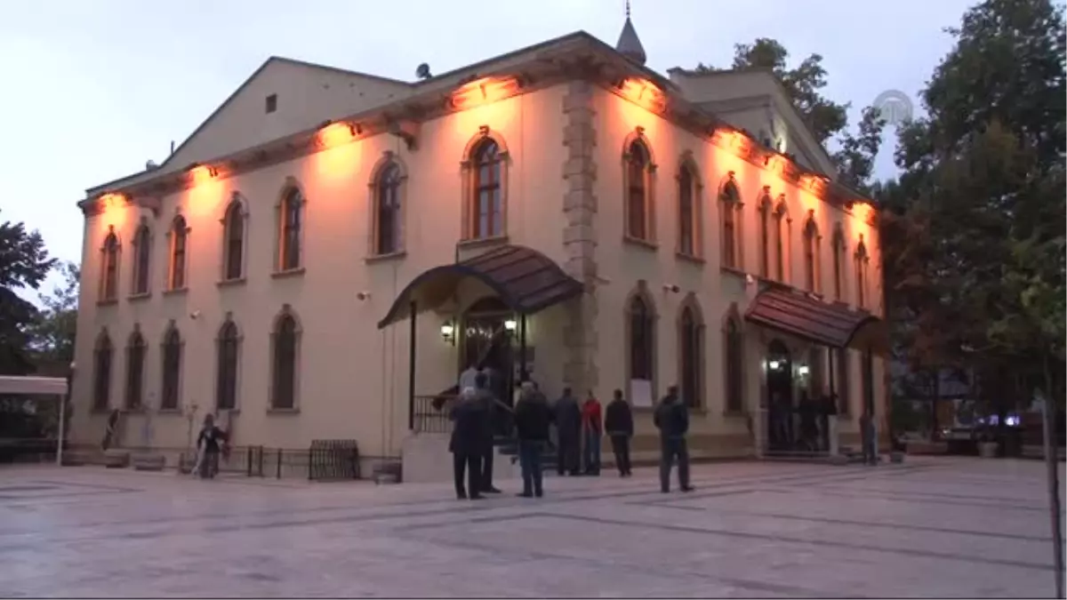 Işık, Bayram Namazını Fevziye Camisi'nde Kıldı