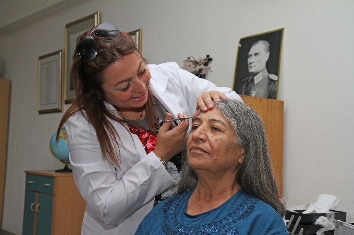 Karşıyaka\'da Yaşlılara Özel Bayram Bakımı