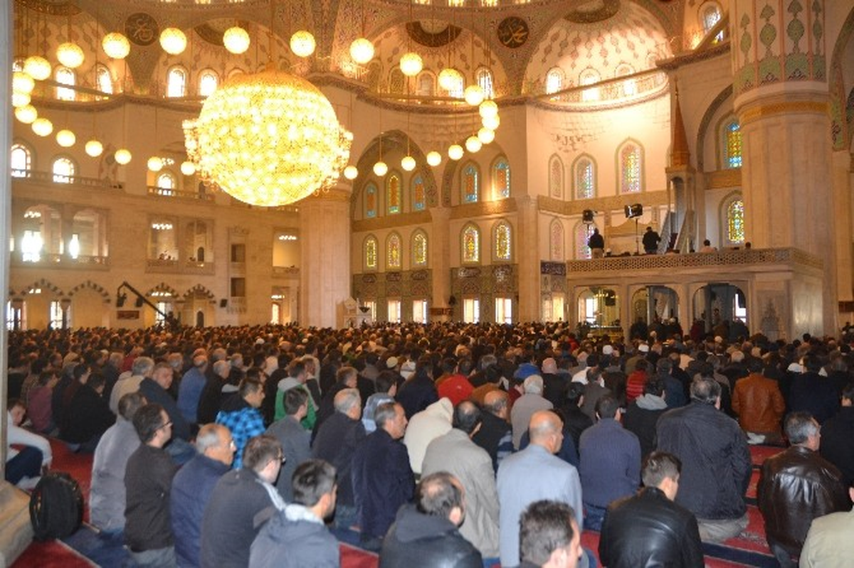 Kocatepe Camisinde Bayram Coşkusu