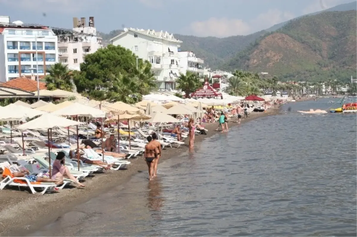 Marmaris\'te Sahillerde Bayram Bereketi