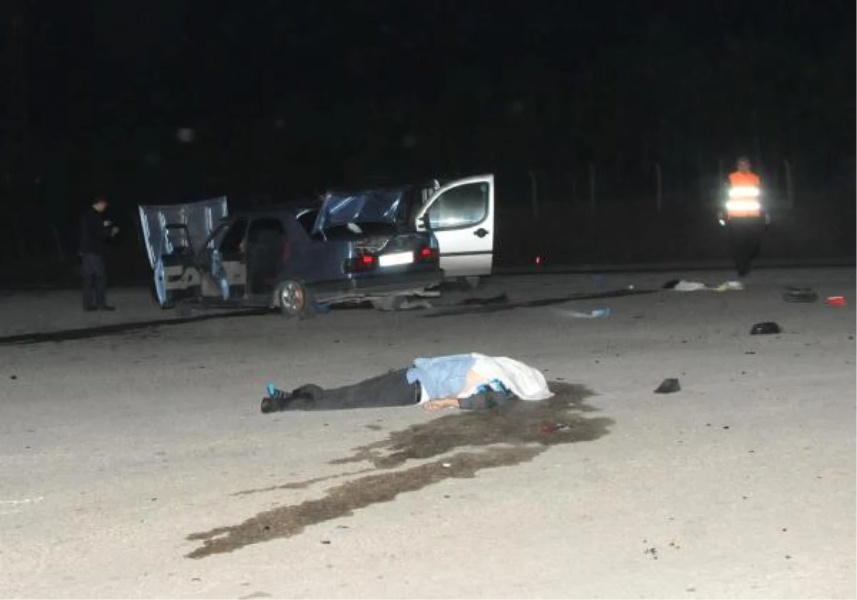 Eskişehir\'de Mezarlık Önünde Kaza: 1 Ölü, 7 Yaralı