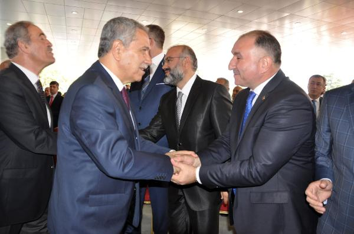 Başbakan Yardımcısı Arınç\'tan Leman Sam\'a Tepki: "Edepten Yoksun Olmanın Derecesi Yok"