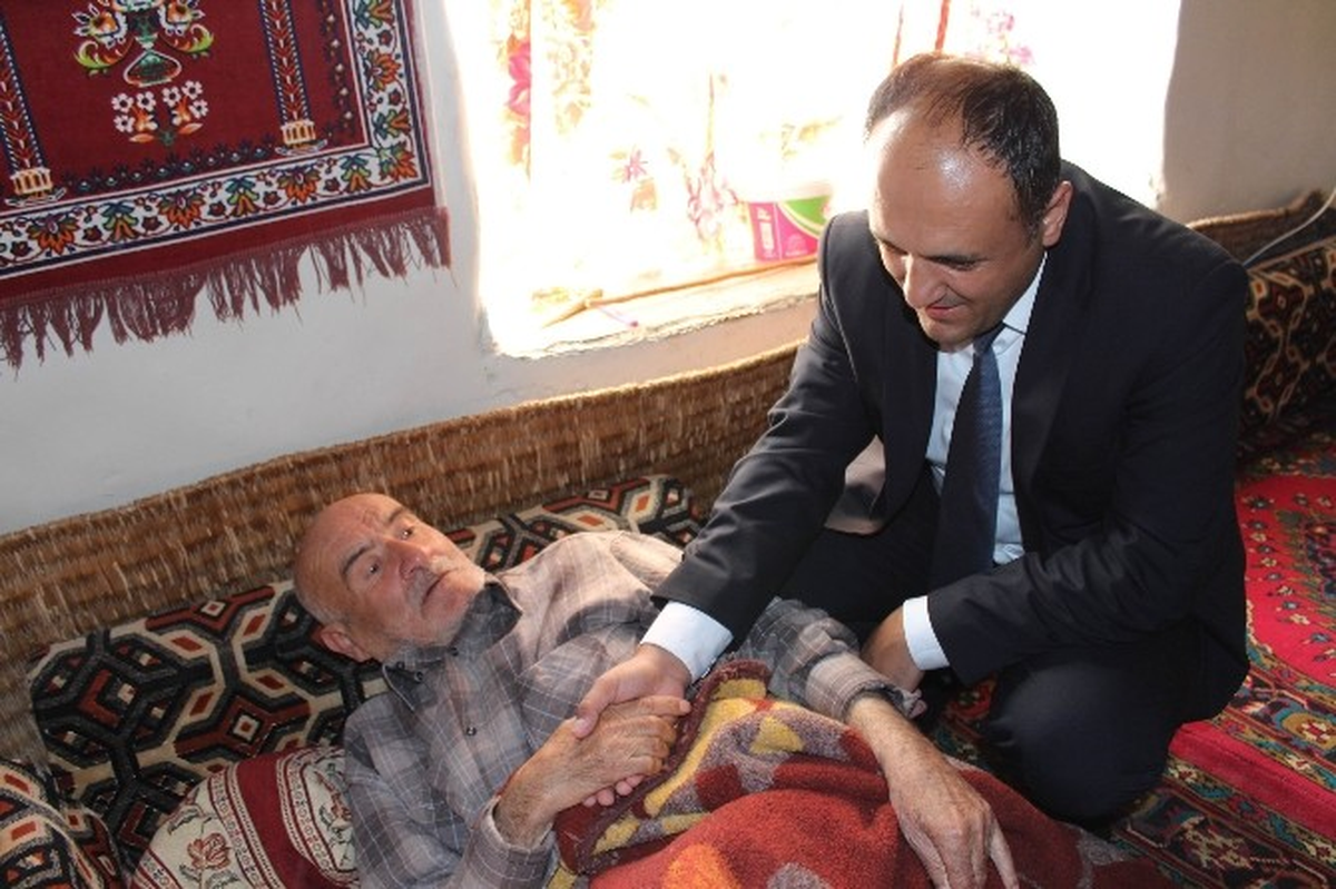 Başkan Özaltun\'dan Yaşlı ve Hastalara Ziyaret