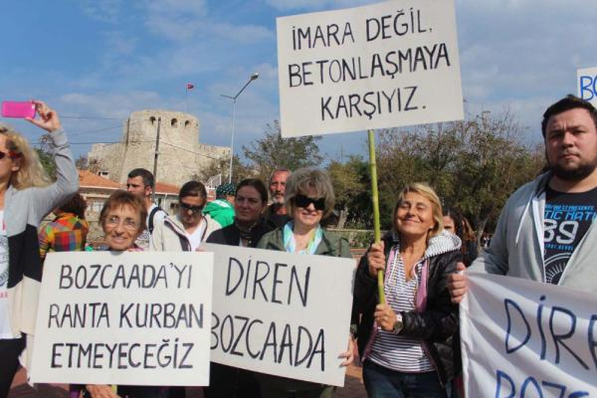 Bozcaadalılar Çevre Planını Protesto İçin Yürüdü