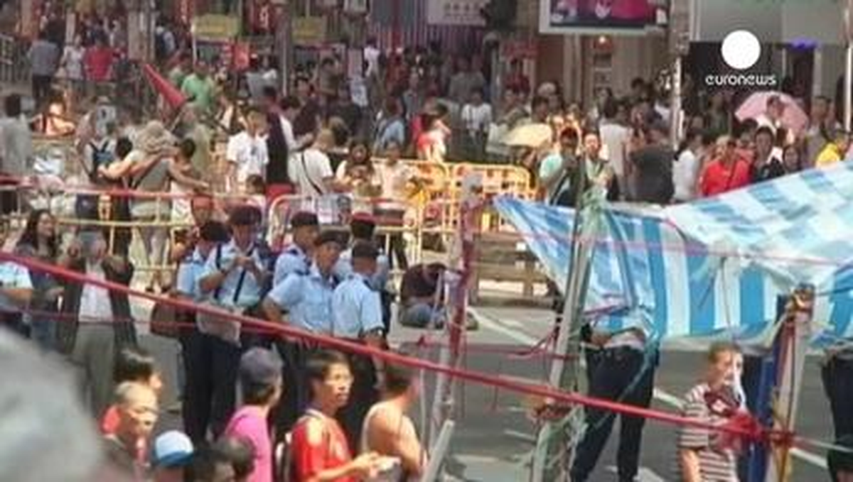 Hong Kong\'da Gergin Bekleyiş Sürüyor