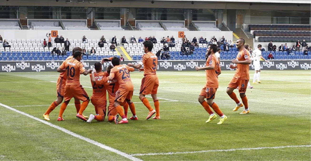 İstanbul Başakşehir, Akhisar Belediyespor\'u 4-0 Yendi