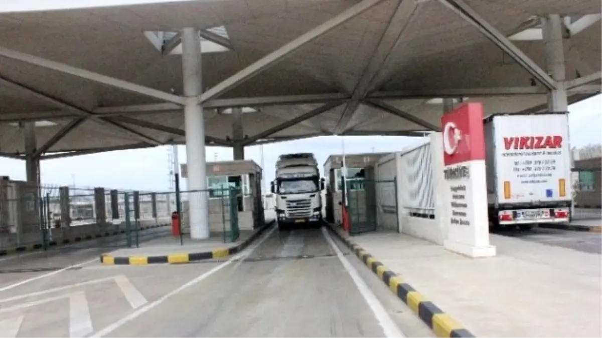 Kapıkule\'de 5 Kilometre Tır Kuyruğu Oluştu