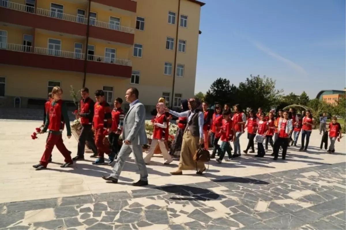 Melikgazi Belediyesi Çocuk Meclisinden Huzurevine Ziyaret