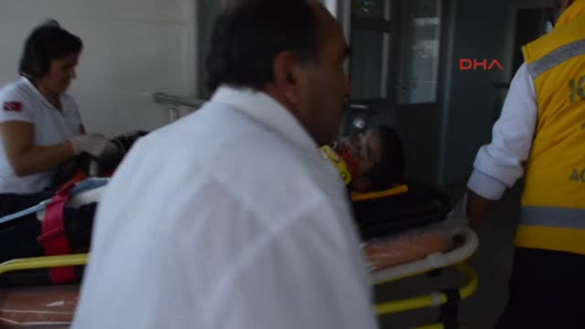 Otomobil Mezarlığa Devrildi: 1?i Ağır, 5 Yaralı