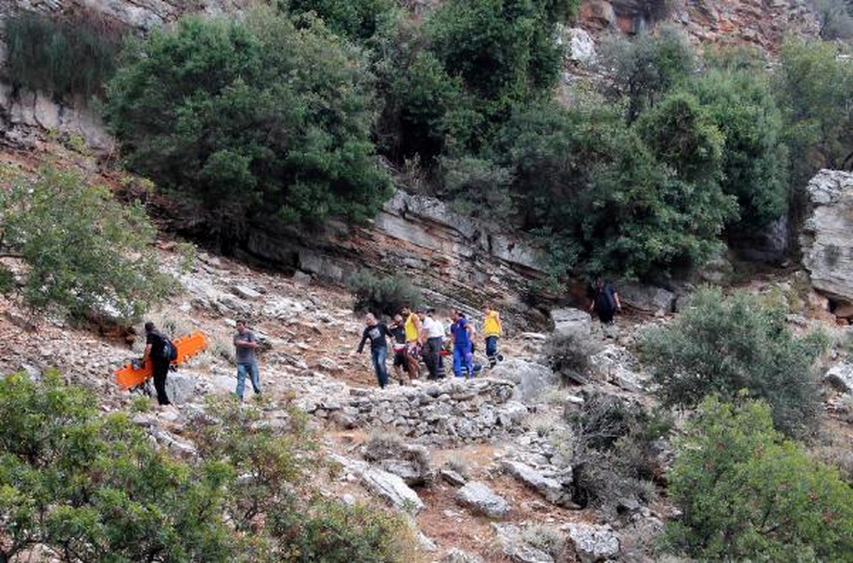 Paraşüt Kapandı, Pilot ve Yolcusu 300 Metreden Yere Çakıldı