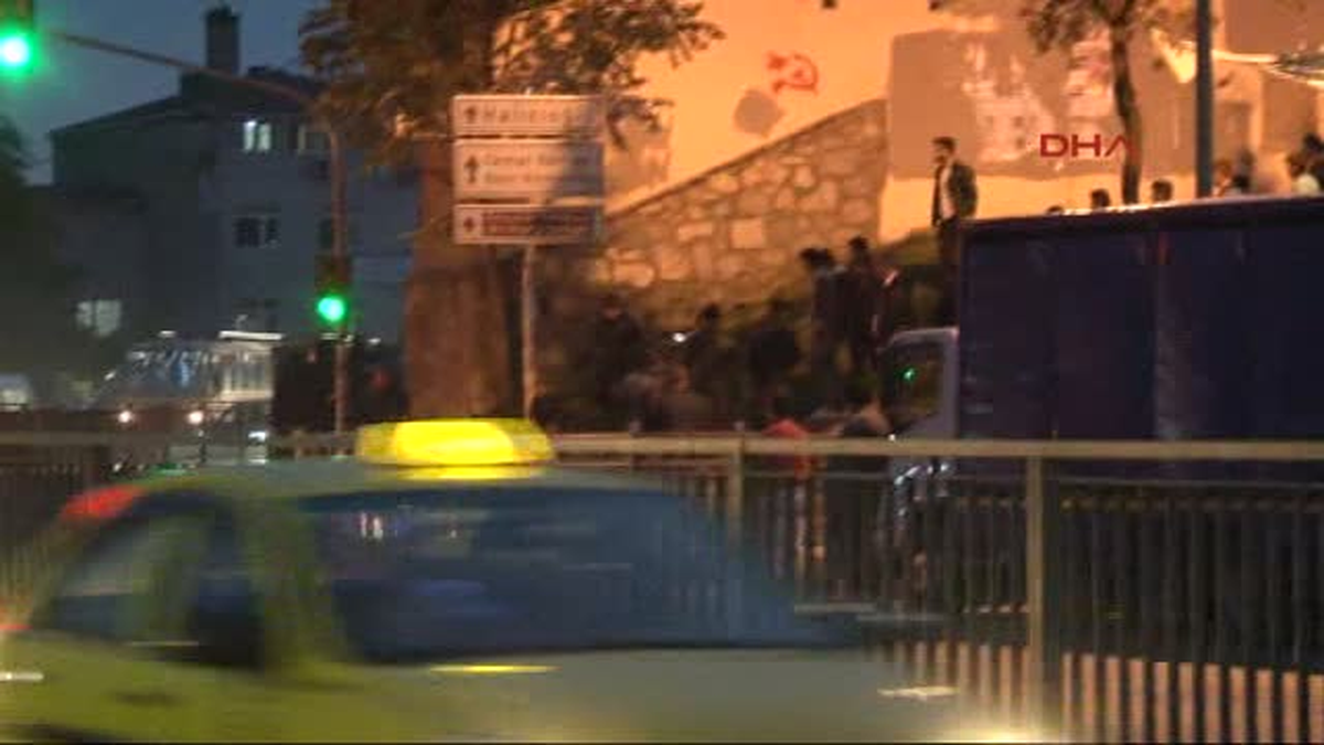 Okmeydanı\'nda Seken Molotof Kokteyli Vatandaşların Arasına Düştü