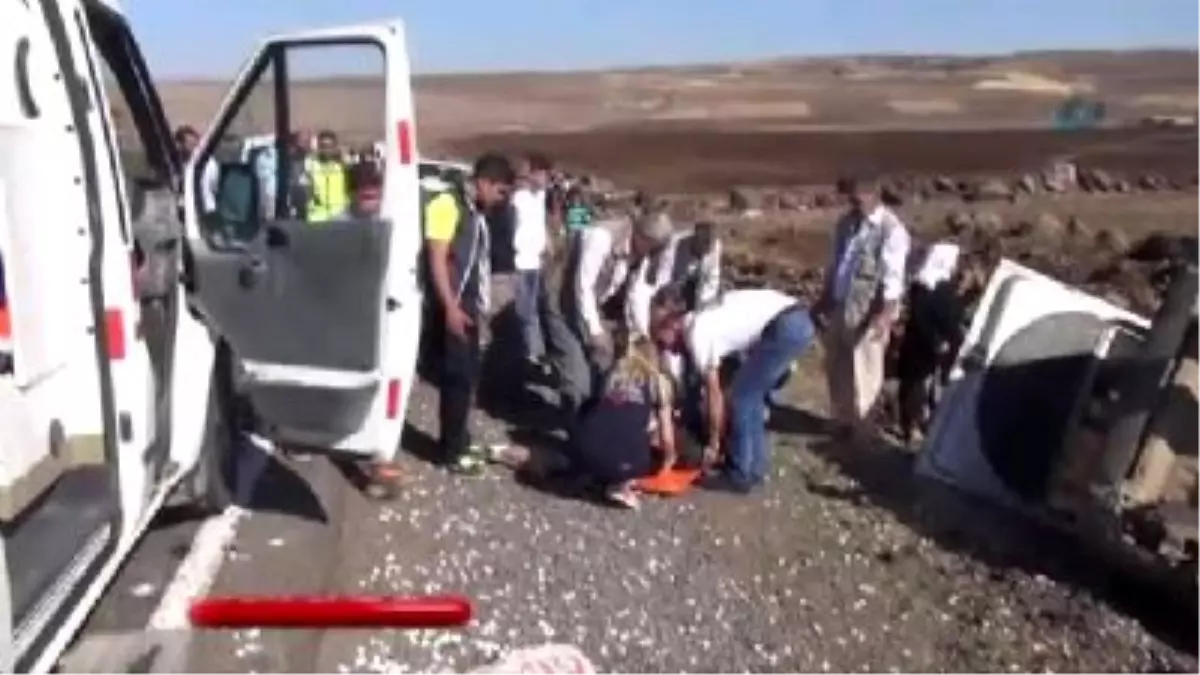 Taziye Ziyaretine Gidenleri Taşıyan Araç Devrildi: 2 Ölü, 3 Yaralı